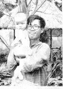Trần Dạ Từ with his youngest son, Hưng Chấn, in 1976, just before he was imprisoned for 12 years by the Communists